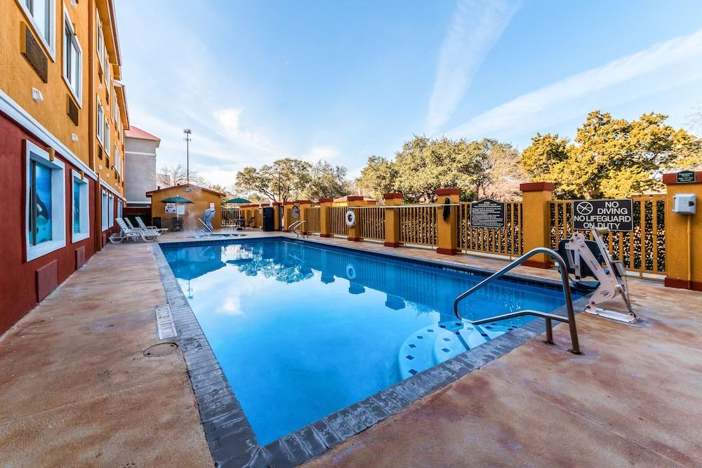 Quality Inn & Suites Seaworld North San Antonio Buitenkant foto