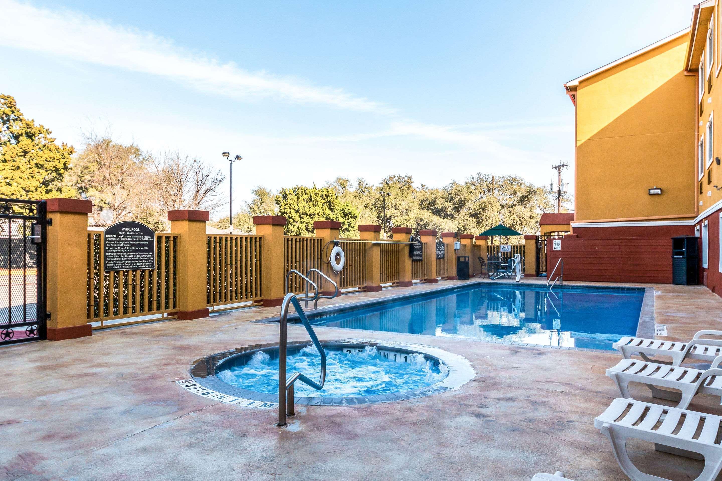 Quality Inn & Suites Seaworld North San Antonio Buitenkant foto