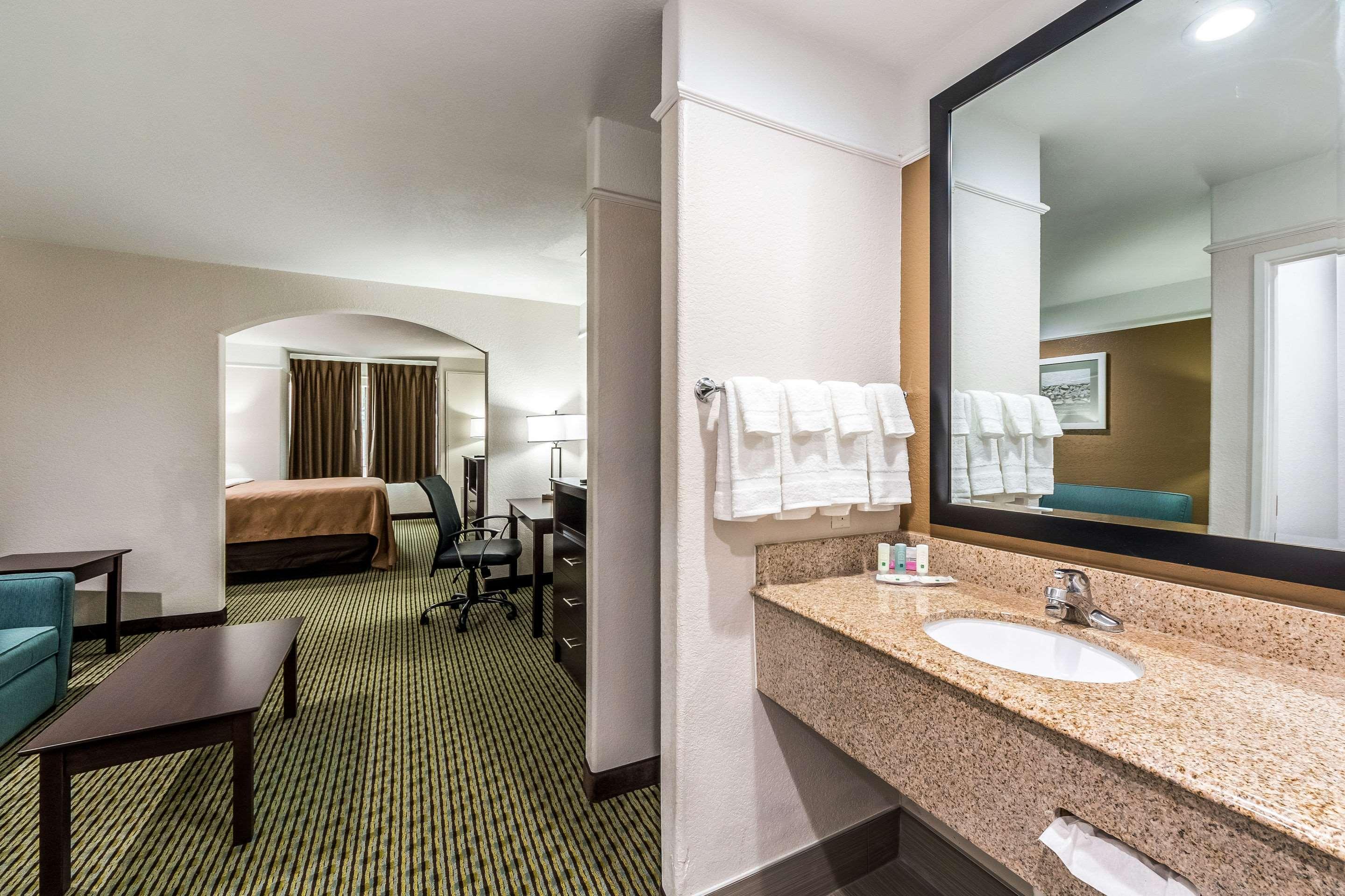 Quality Inn & Suites Seaworld North San Antonio Buitenkant foto