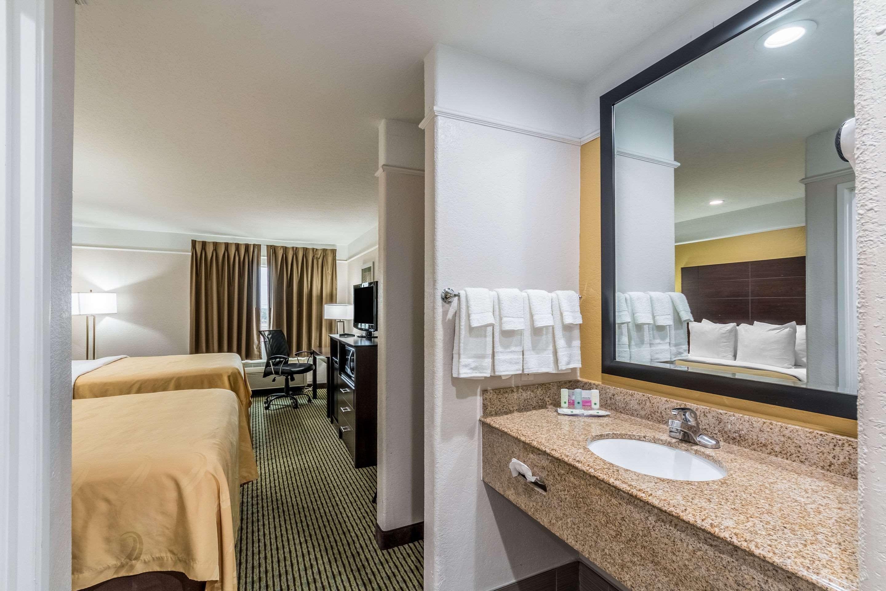 Quality Inn & Suites Seaworld North San Antonio Buitenkant foto