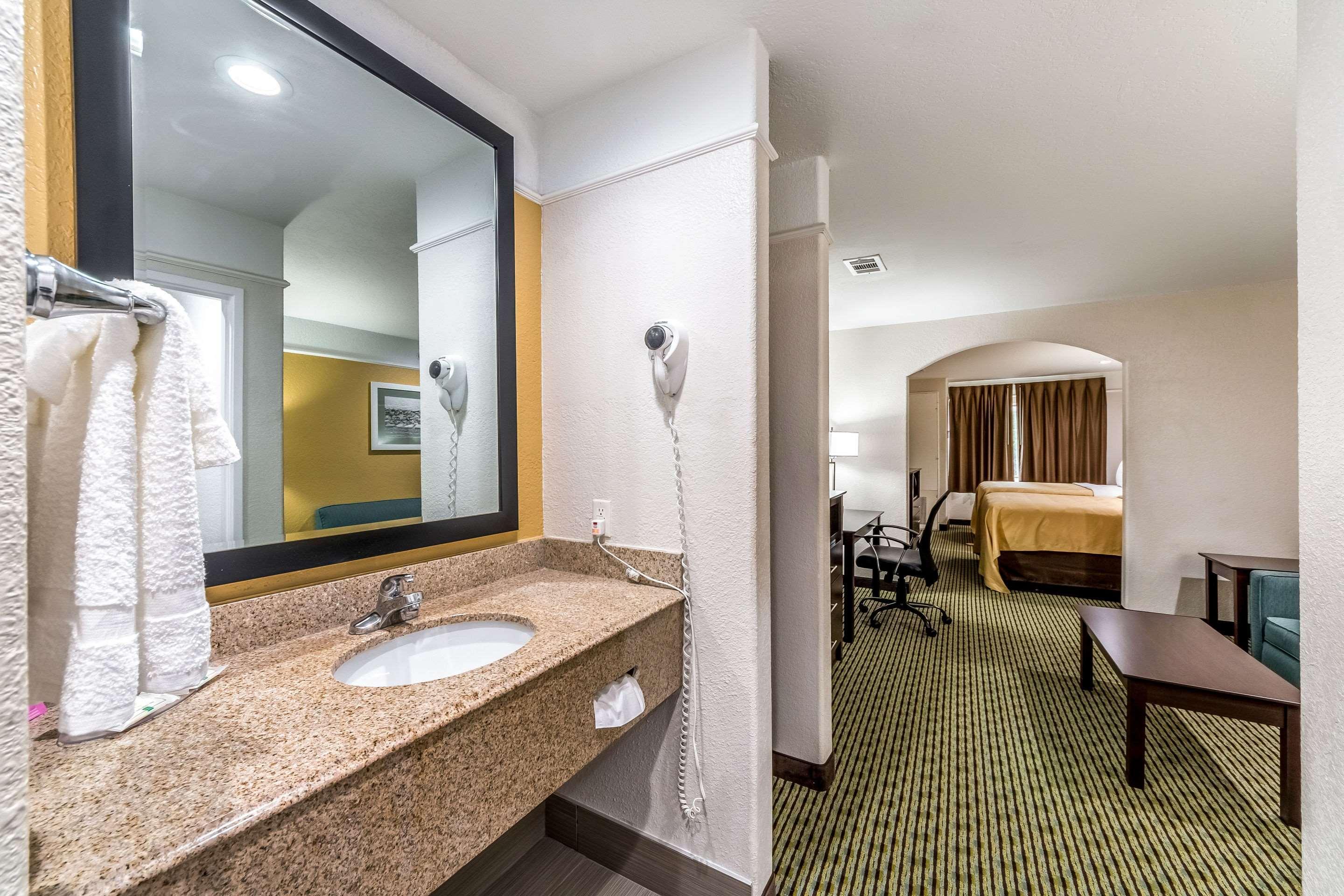 Quality Inn & Suites Seaworld North San Antonio Buitenkant foto